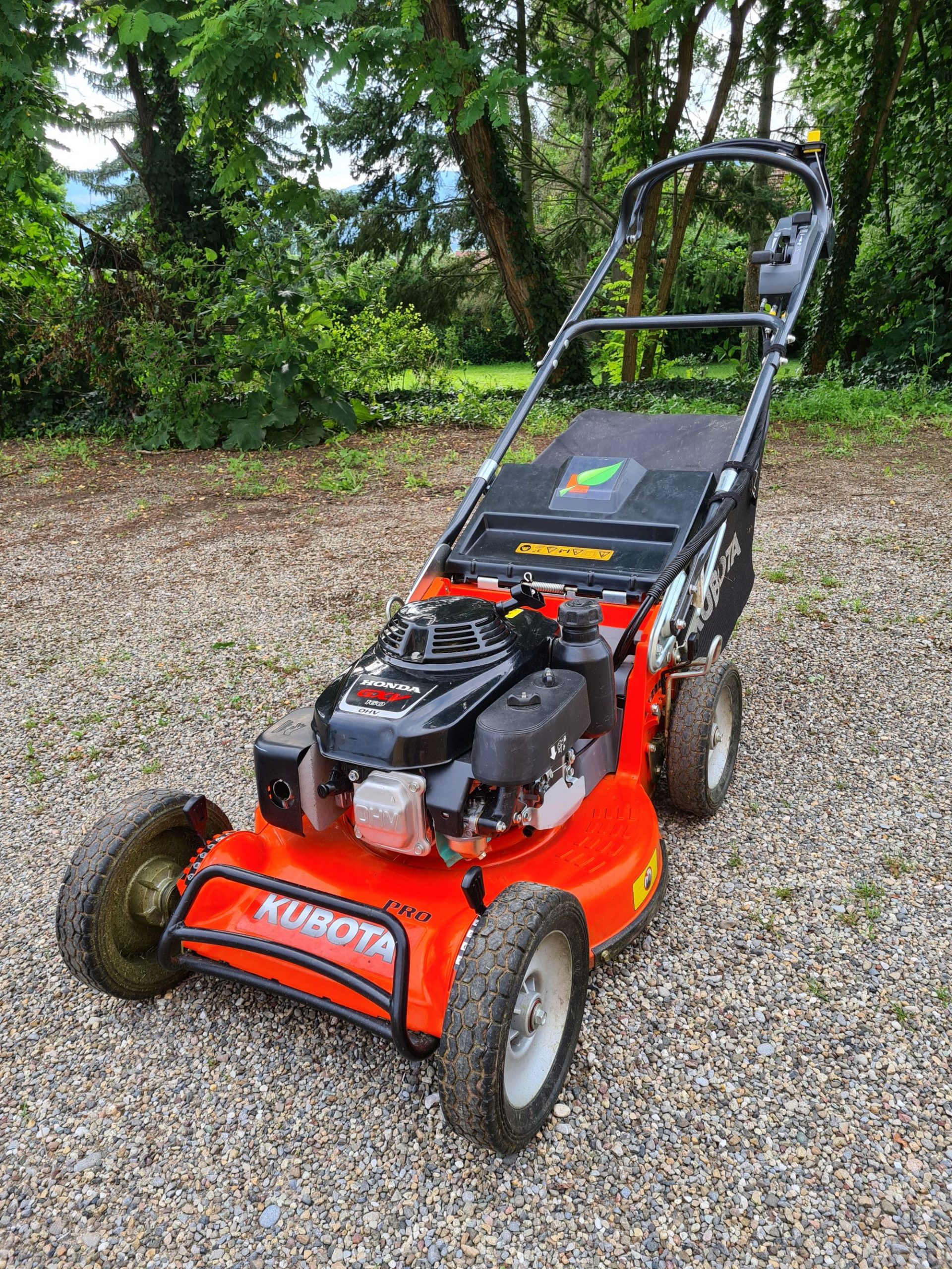 Tondeuse autotractée KUBOTA Pro 53 cm, 6 cv Colmar